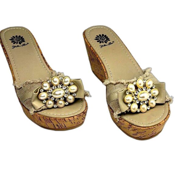 Yellow Box Maryland Beige Fringed Rhinestones Faux Pearls Cluster Sandals Size 7 - Picture 2 of 9